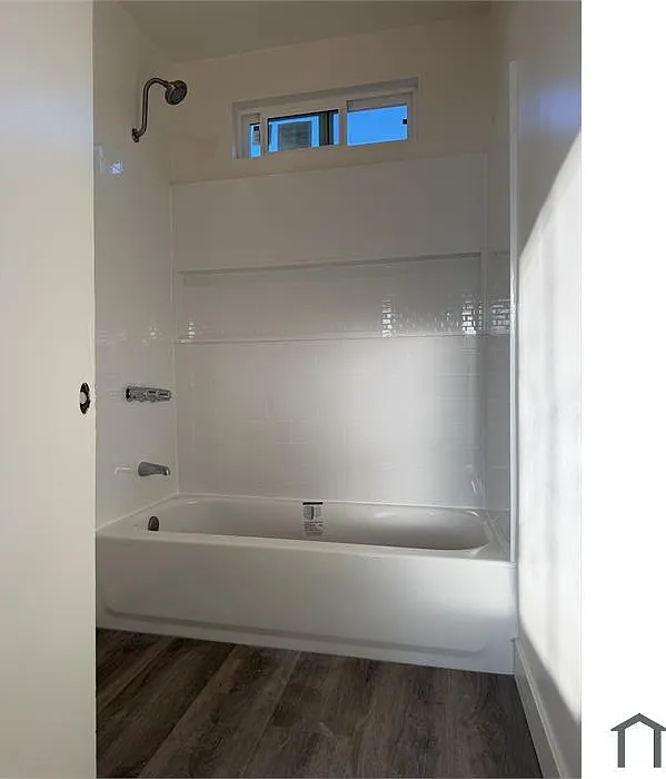 2 bed, 1.0 bath, $2,500 — Photo 3