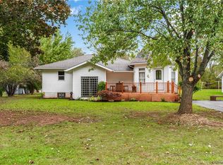 6403 Michelle Dr, Lockport, NY 14094