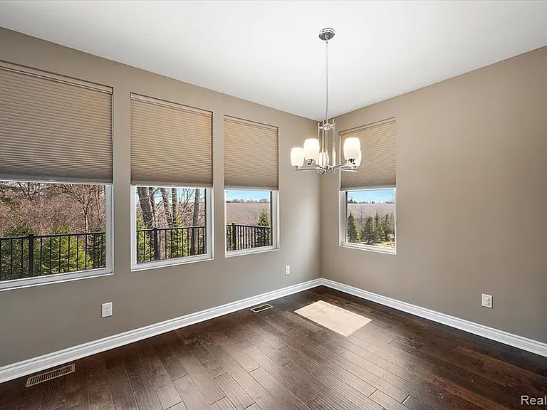 2877 Hartwick Dr — Photo 22