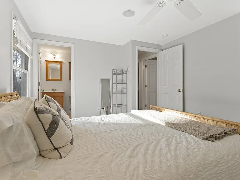 1091 Boston Post Rd — Photo 8