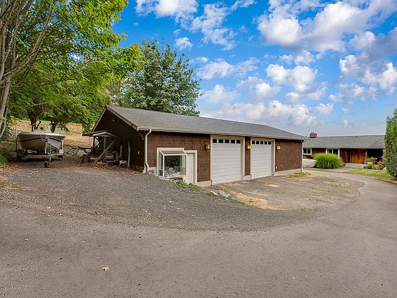 4th image of 8487 SE Southworth Dr
