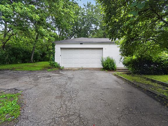 4th image of 3001 N Richardt Ave