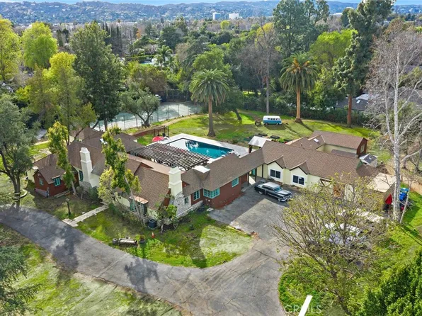 13710 W Weddington St, Van Nuys, CA 91401