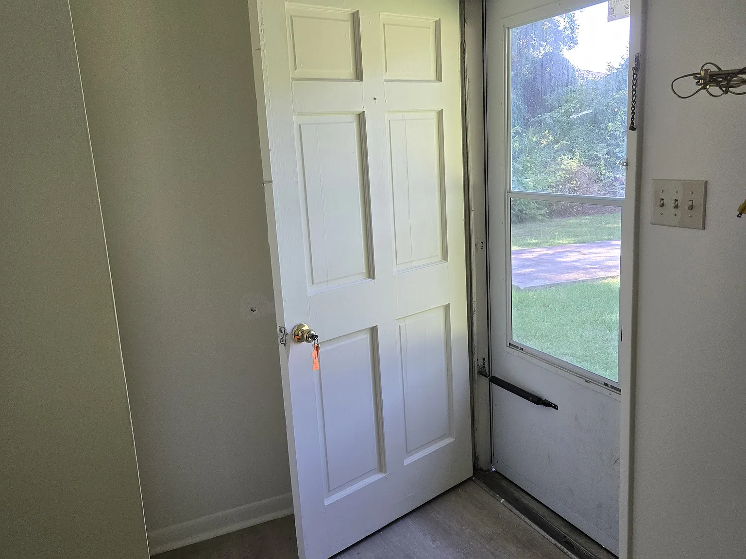 2 bed, $1,000 — Photo 2