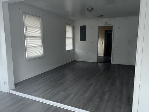 4th image of 2052 W 16th St
