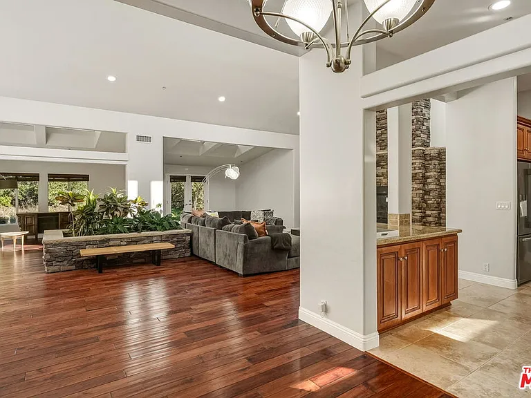 3699 Kanan Rd — Photo 6