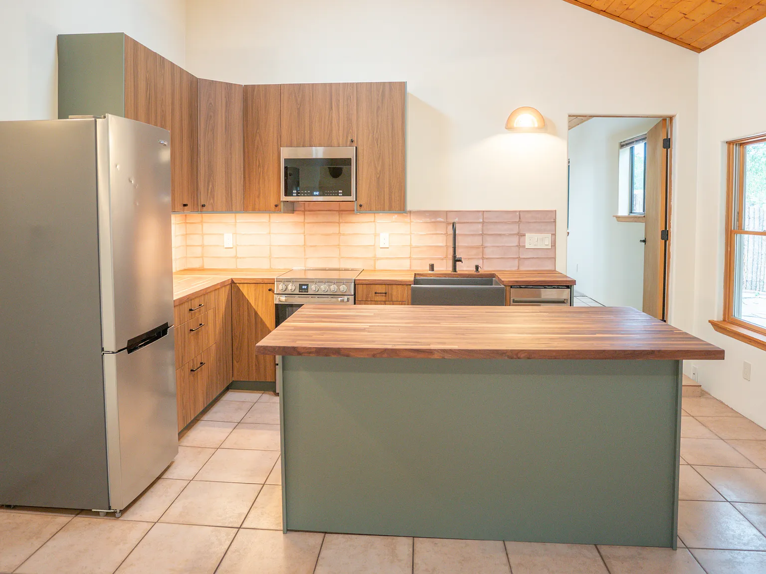 1 bed, 1.5 bath, 965 sqft, $2,400 — Photo 4