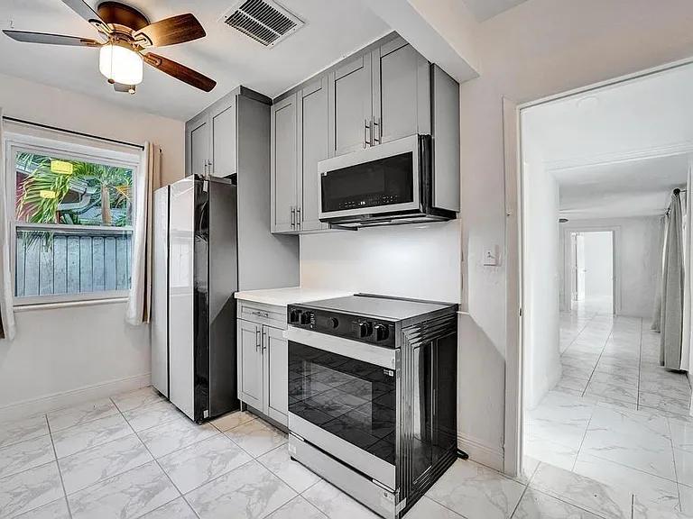 1836 SW 9th Ave — Photo 15