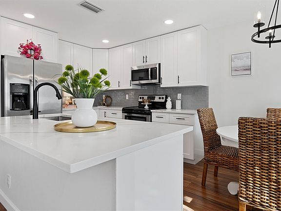 2nd image of 3318 Blue Fin Drive