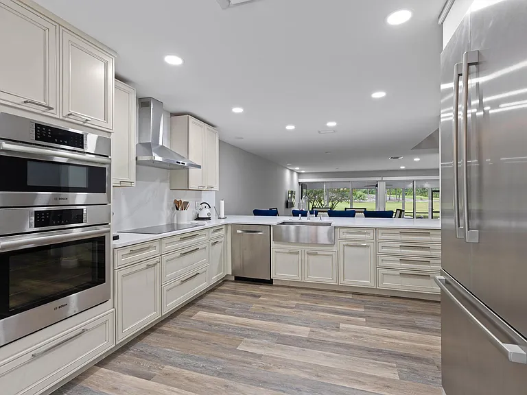 2435 Presidential Way #G — Photo 6