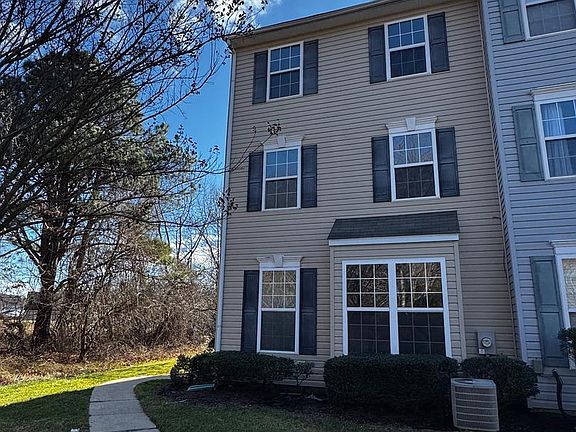 4th image of 1412 Blue Heron Dr