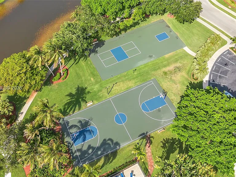 885 Tanglewood Cir — Photo 17