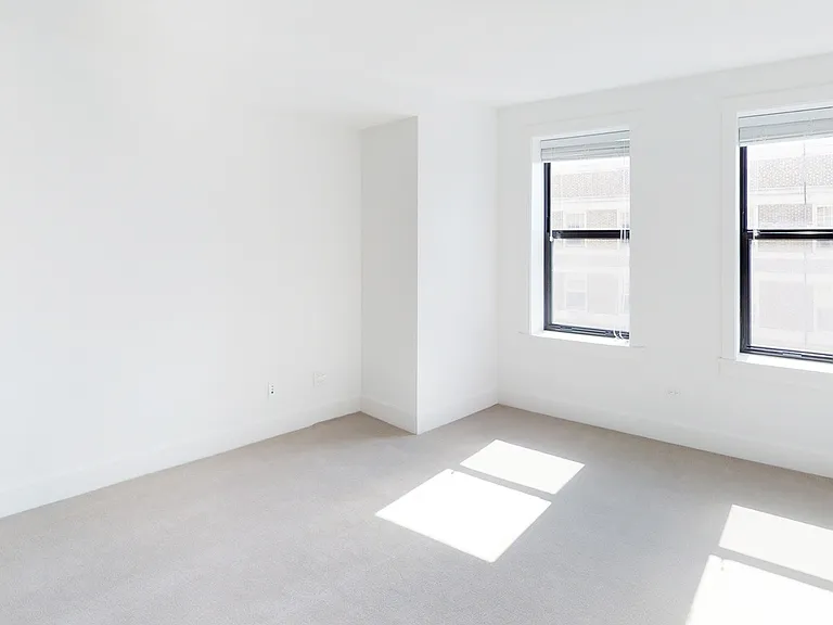 Shoreland — Photo 318