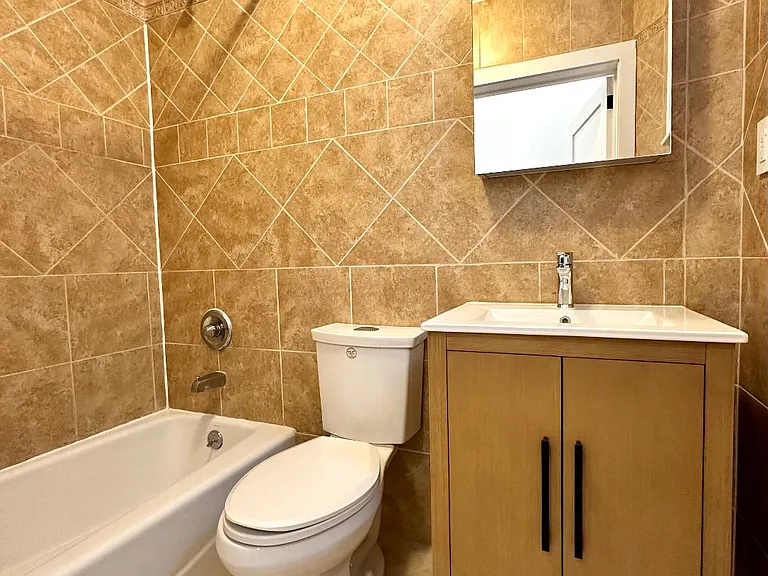219 Franklin St #1 — Photo 12