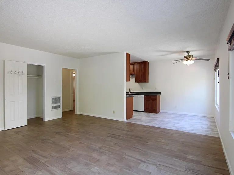 2651 E Wall St #4 — Photo 3