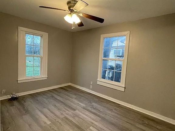5th image of 931 W Texas St