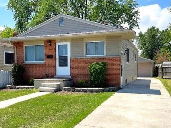 29001 Taylor St, Saint Clair Shores, MI 48081