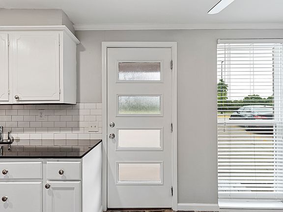2nd image of 3847 S Cincinnati Ave #3847