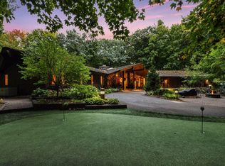 200 Black Oaks Ln, Wayzata, MN 55391