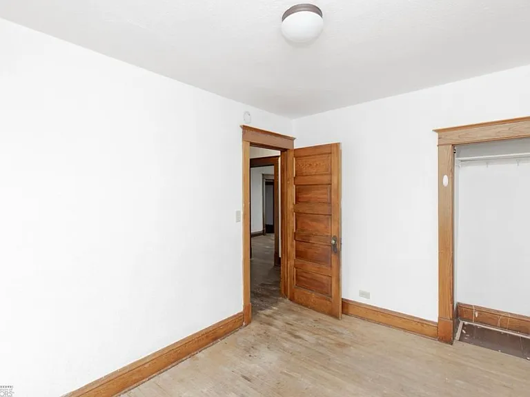 726 College St N — Photo 16