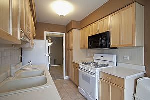 5th image of 29W431 Emerald Green Dr Unit B