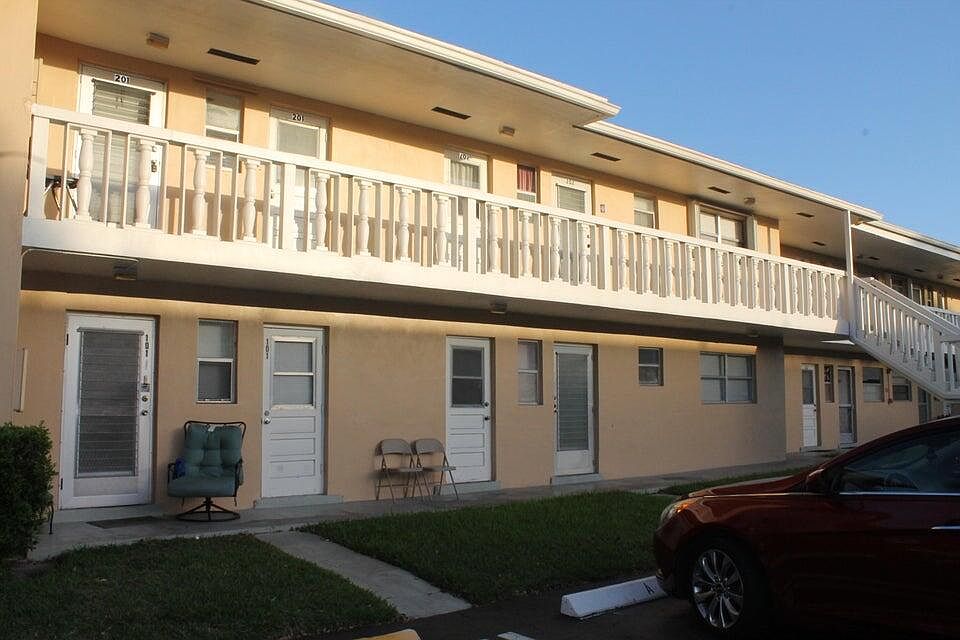 1st image of 2213 NE 1st Court #102