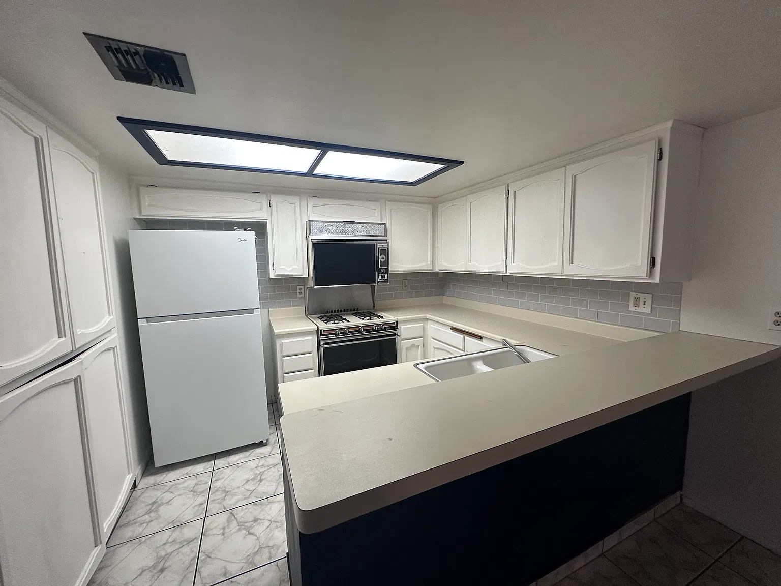 1 bed, 708 sqft, $900 — Photo 4