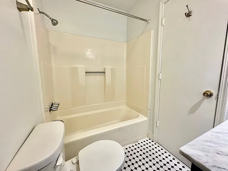 4420 Jarboe St — Photo 12