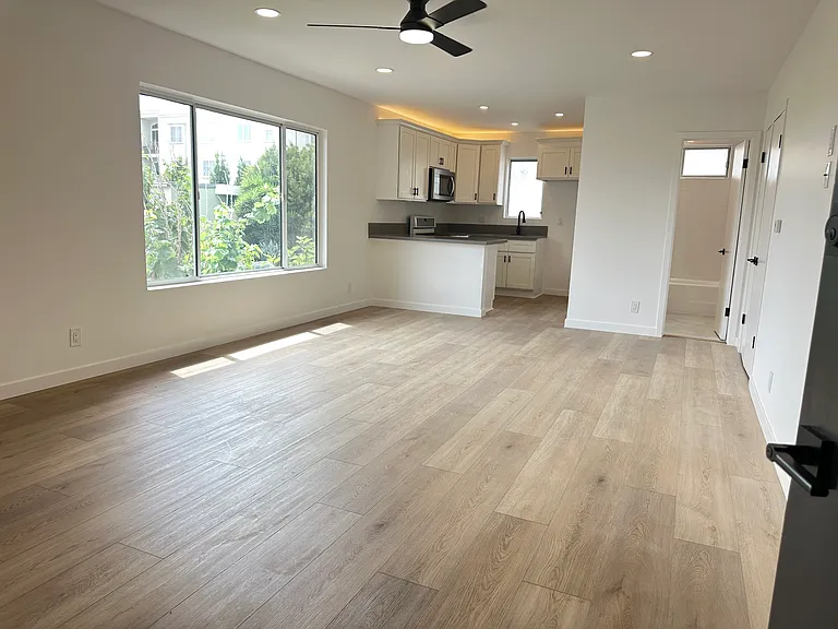 1638 Granville Ave #4 — Photo 7