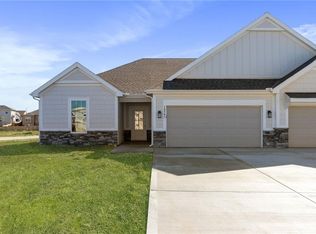 19701 W 196th St, Spring Hill, KS 66083