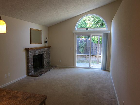 3rd image of 925 Pulteney Pl