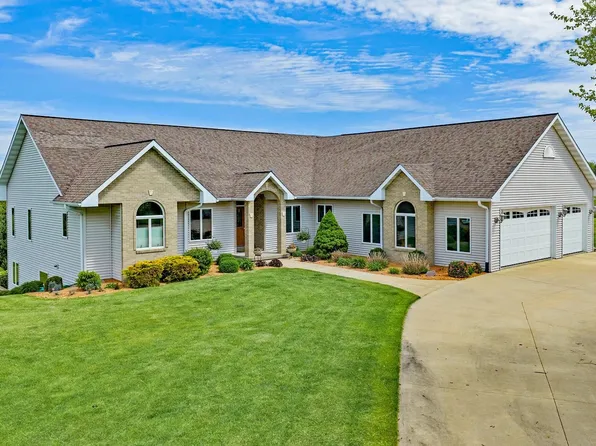 410 W Elroy St, Elroy, WI 53929