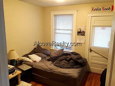 Gordon St — Photo 9