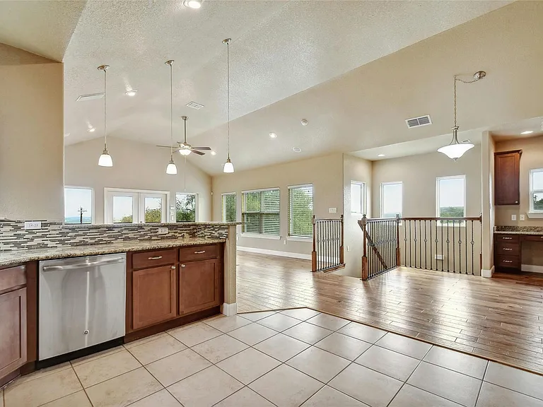 1007 Meckel Dr — Photo 10