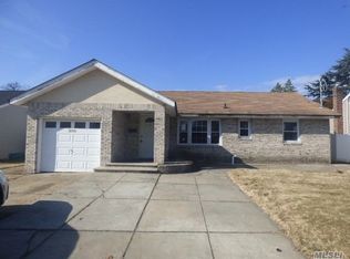 2600 Oceanside Rd, Oceanside, NY 11572