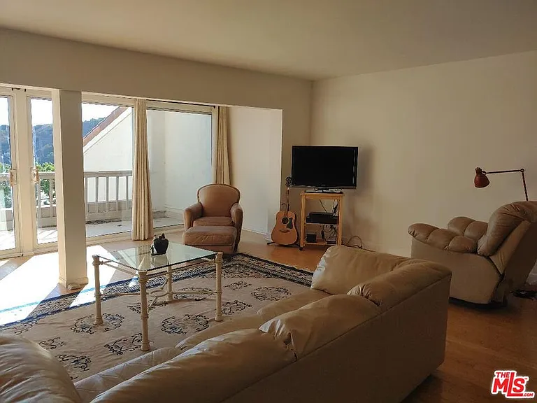23918 De Ville Way #B — Photo 4