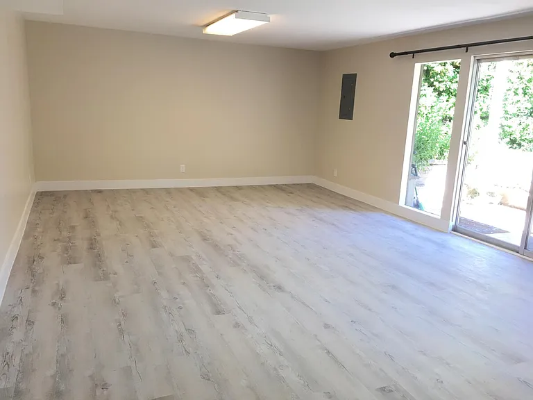 E Skyline Dr — Photo 3