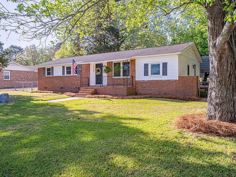 210 Adkins Cir — Photo 15