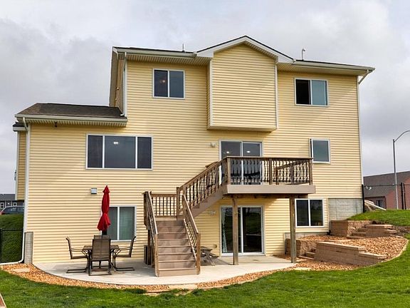 2nd image of 301 Aspen Dr NW
