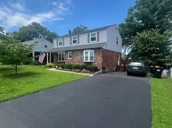 324 Sweetbriar Rd, King Of Prussia, PA 19406