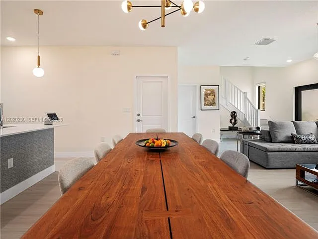 3 bed, 4.0 bath, 2116 sqft, $5,000 — Photo 3