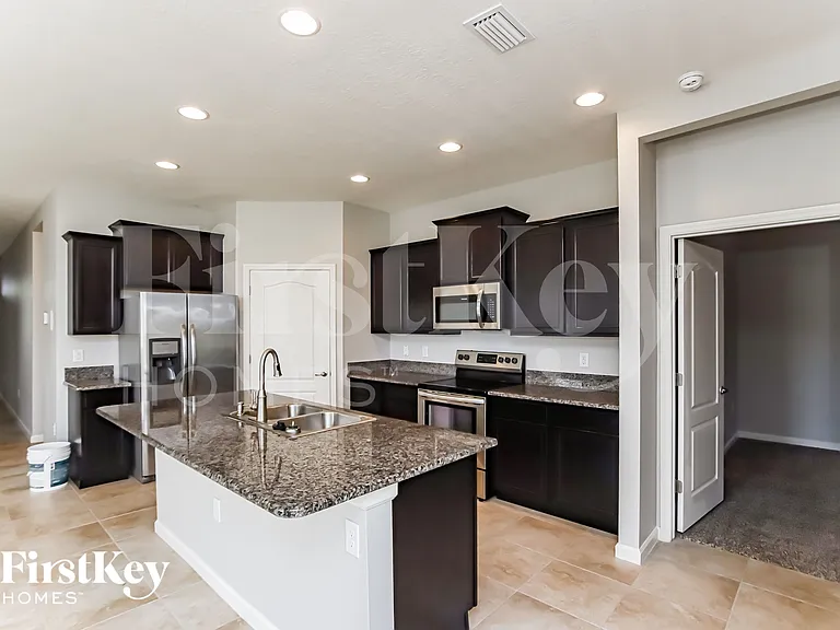 740 Remington Green Dr SE — Photo 7