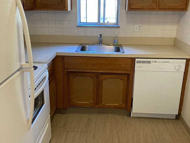Kingston Place Apartments — Photo 40
