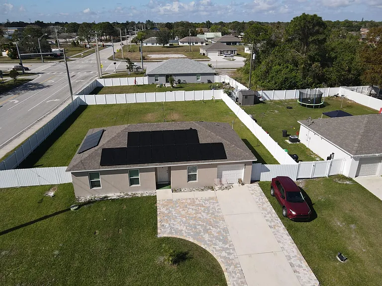 402 NE Mainsail St — Photo 22