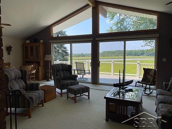 5th image of 2637 N Lakeview Dr