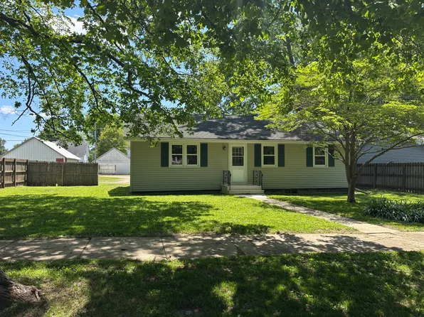 602 W 3rd St, Delavan, IL 61734