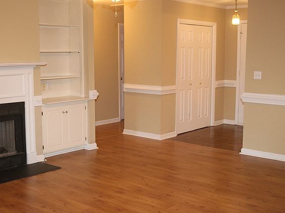 2nd image of 642 Greenwich Dr