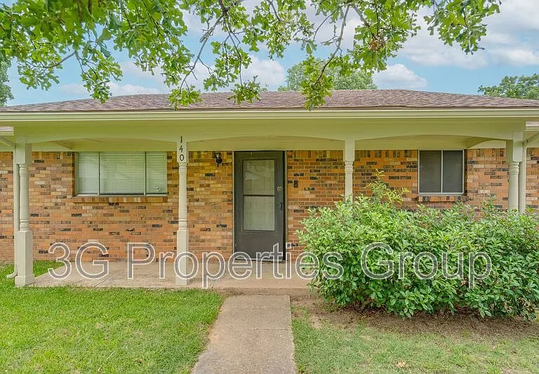140 Joyce Dr — Photo 2