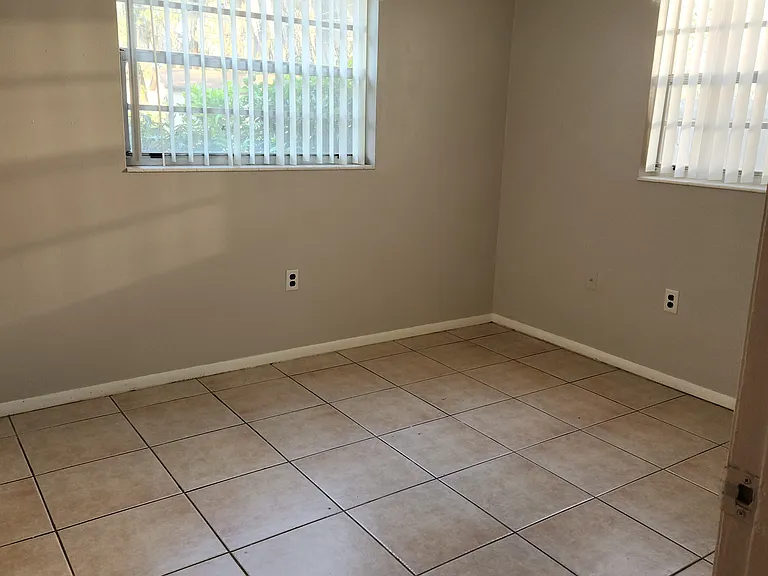 10820 Margaret Dr — Photo 17