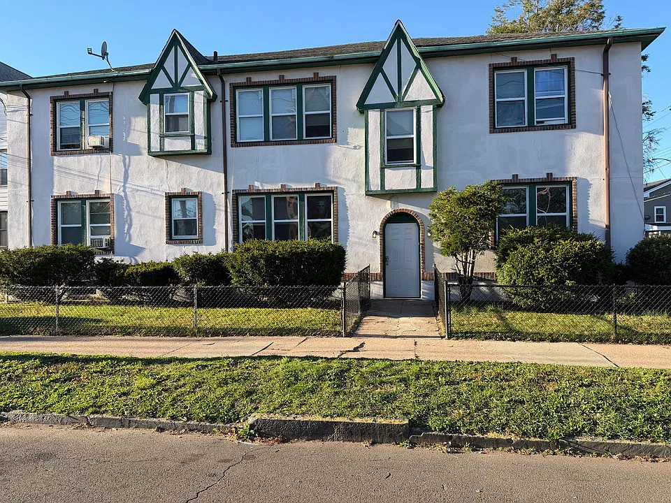 175 Center St
